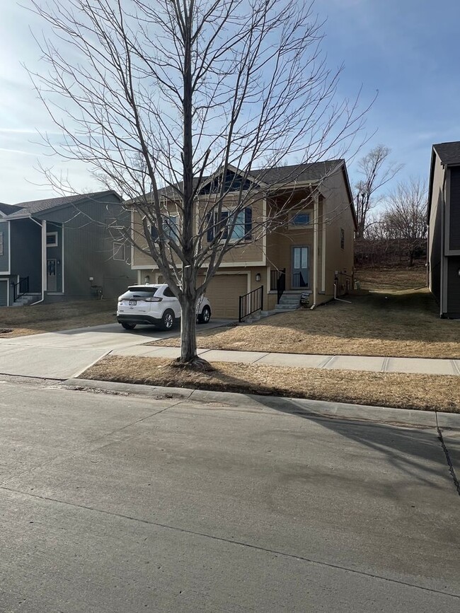 14051 Wood Valley Dr in Omaha, NE - Building Photo - Building Photo