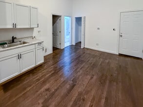 8714 S Commercial Ave in Chicago, IL - Foto de edificio - Building Photo