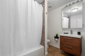 1111 Farm Rd in Secaucus, NJ - Building Photo - Building Photo