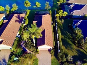 3280 Miyagi Ln in Naples, FL - Foto de edificio - Building Photo