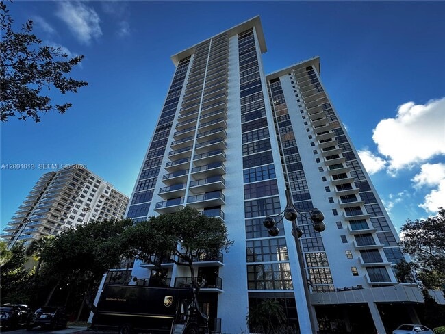 18151 NE 31st Ct in Aventura, FL - Foto de edificio - Building Photo