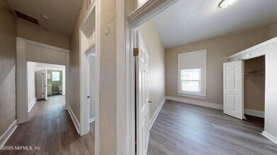 2328 Moncrief Rd in Jacksonville, FL - Building Photo - Building Photo