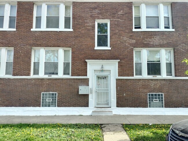 property at 1413 W 66th St
