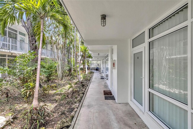 1850 Meridian Ave in Miami Beach, FL - Building Photo - Building Photo