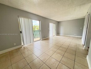 8913 NW 28th Dr in Coral Springs, FL - Foto de edificio - Building Photo