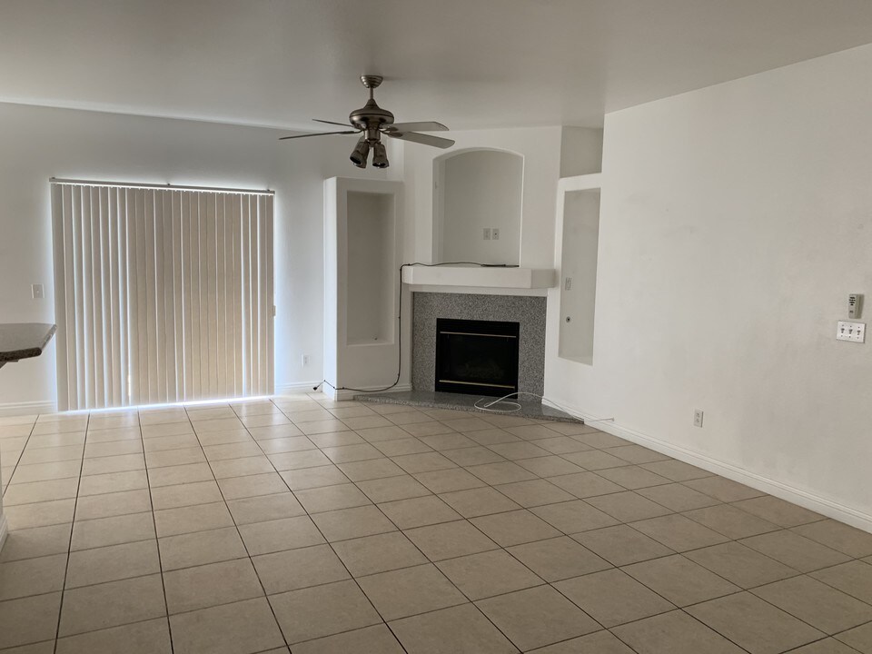 6201 E Lake Mead Blvd in Las Vegas, NV - Building Photo