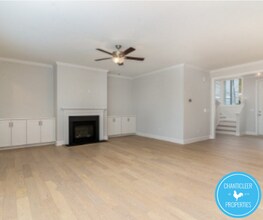 56 Barn Owl in Pittsboro, NC - Foto de edificio - Building Photo