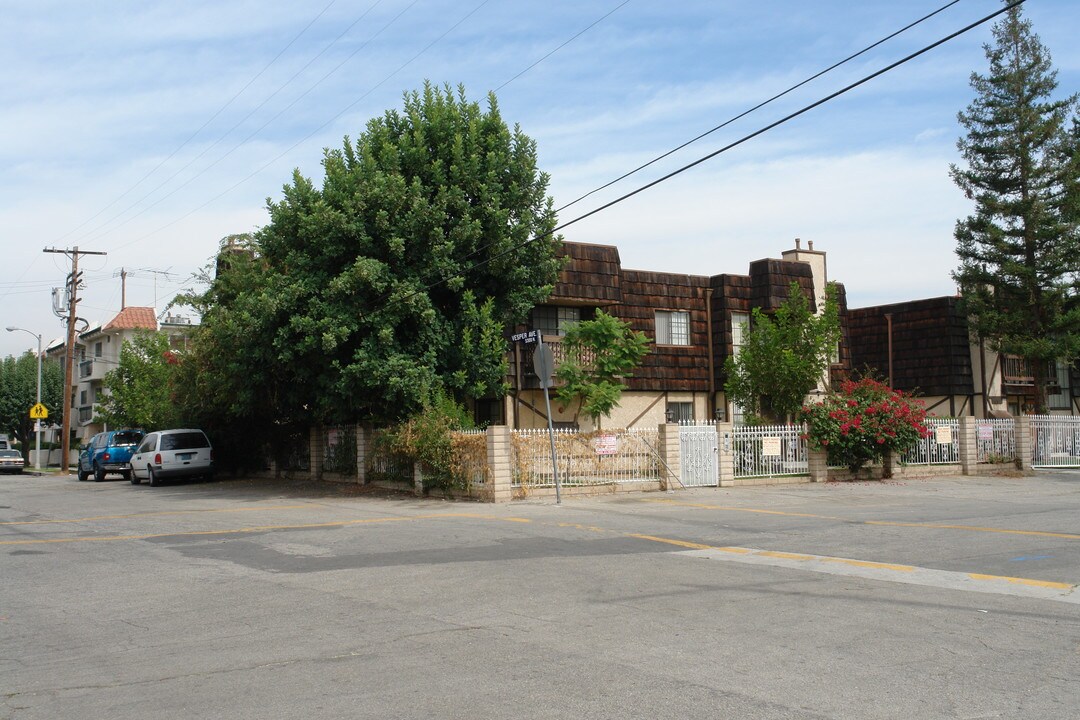 14557 Margate St in Van Nuys, CA - Building Photo