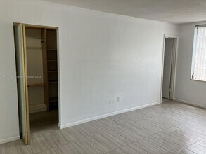 1601 NE 191st St in Miami, FL - Foto de edificio - Building Photo