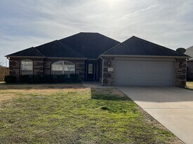 1250 Kensington Dr in Centerton, AR - Building Photo