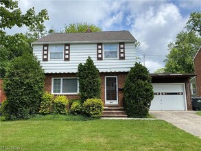 4831 Edsal Dr in Lyndhurst, OH - Foto de edificio - Building Photo