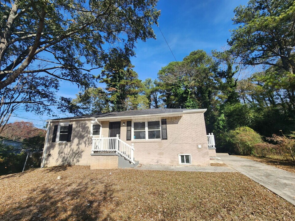 245 Argus Cir NW in Atlanta, GA - Building Photo