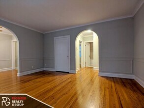 546 W Surf St, Unit 546.5-1S in Chicago, IL - Building Photo - Building Photo