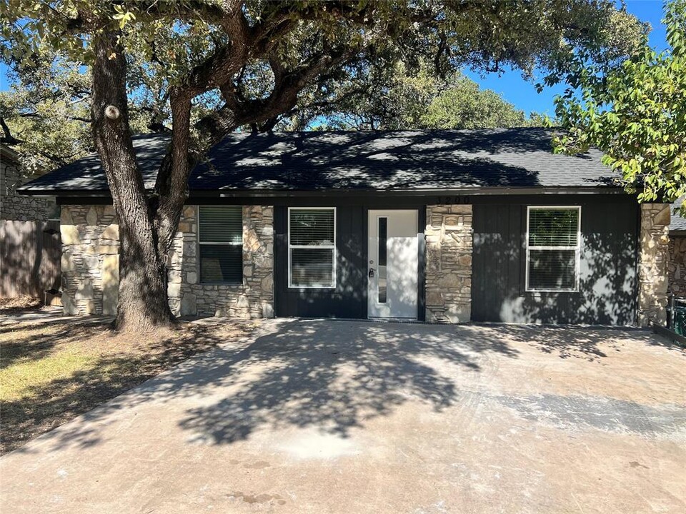 3200 Cupid Dr in Austin, TX - Foto de edificio