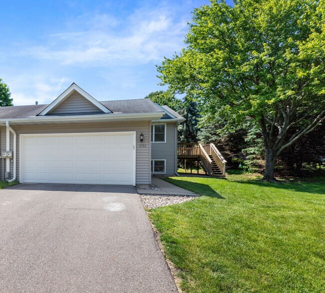 property at 1711 Slater Ln