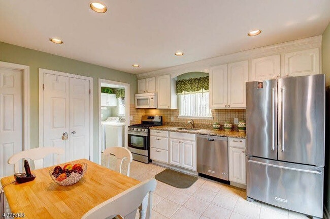 property at 4624 Bloomingdale Dr