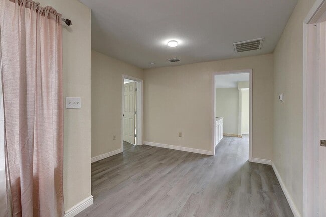 property at 907 Laredo St