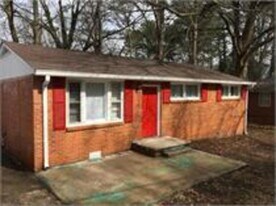 324 Macedonia Rd SE in Atlanta, GA - Building Photo