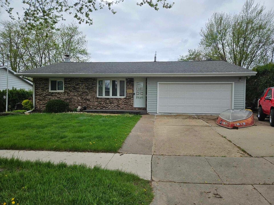 2277 South Way in Dubuque, IA - Building Photo