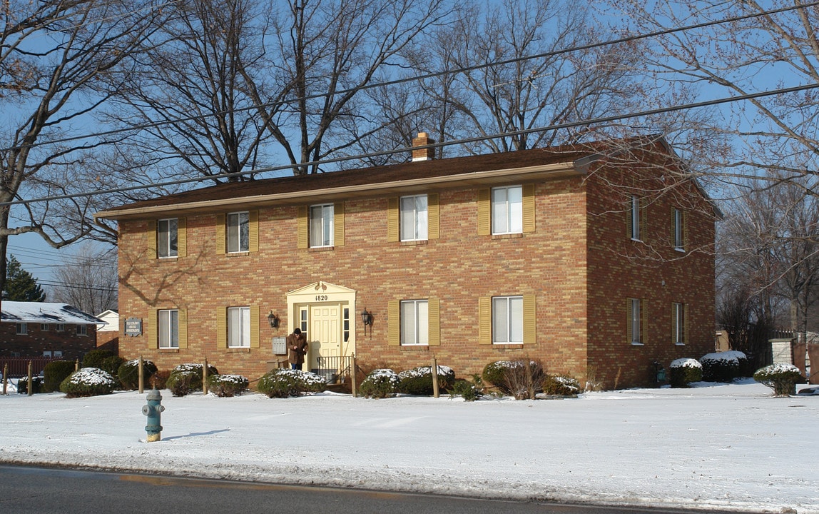 Old Colony in Lorain, OH - Building Photo