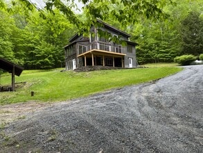 93 Warner Ln in Hartford, VT - Foto de edificio - Building Photo
