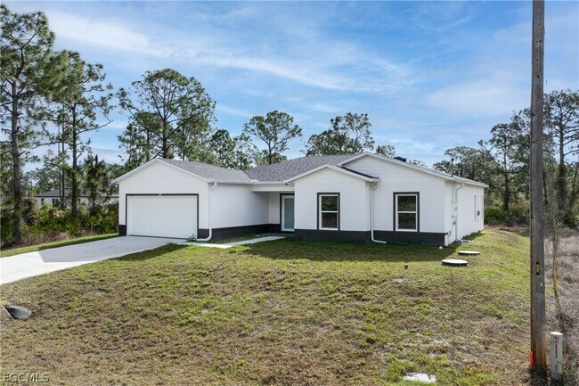 325 Hermosa Ave in Lehigh Acres, FL - Building Photo - Building Photo