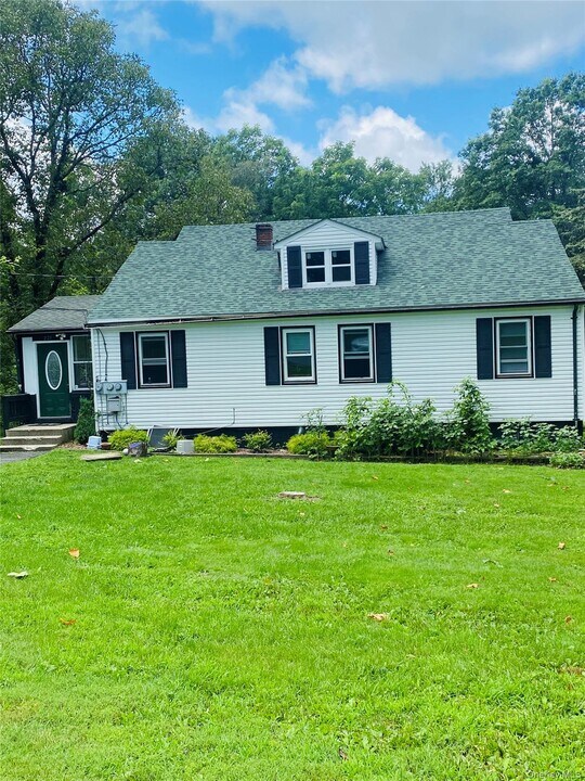 225 Colden Hill Rd in Newburgh, NY - Building Photo