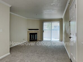 1019 Dornajo Way in Sacramento, CA - Building Photo - Building Photo