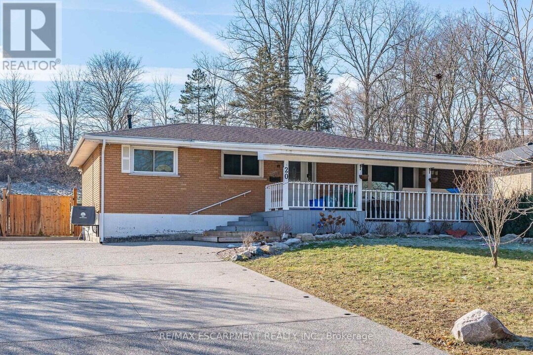 20 Glendale Rd in Brantford, ON - Building Photo