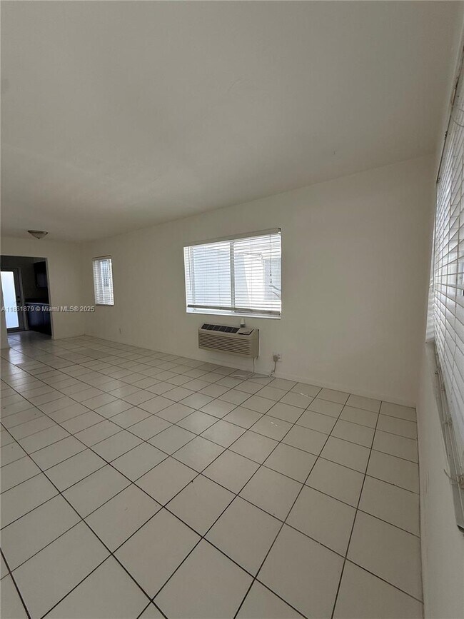 330 86th St in Miami Beach, FL - Building Photo - Building Photo