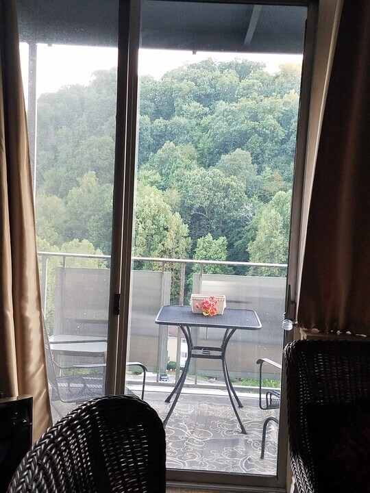 1800 Roundhill Rd, Unit 1205 in Charleston, WV - Building Photo