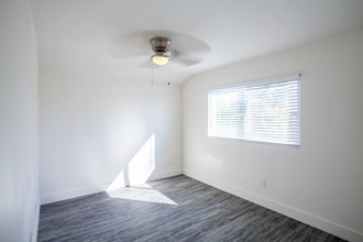 Hilltop Townhomes in Lemon Grove, CA - Foto de edificio - Interior Photo