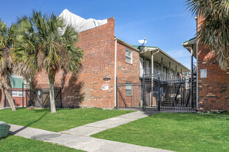 Plaza Park Apartments in New Orleans, LA - Building Photo - Building Photo