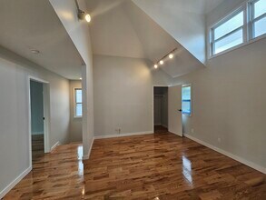8 Wilson St, Unit 2 in East Rockaway, NY - Building Photo - Building Photo