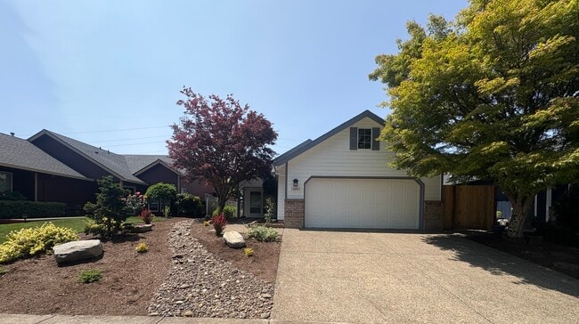 18183 SW 135th Terrace in Tualatin, OR - Building Photo - Building Photo
