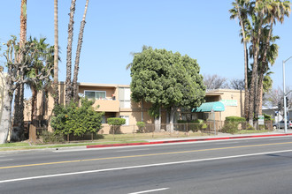 21707 Roscoe Blvd in Canoga Park, CA - Building Photo - Building Photo