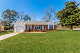 2421 Redmont Rd NW in Huntsville, AL - Building Photo