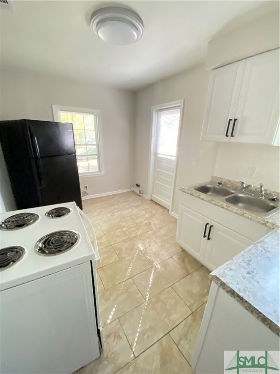 property at 1318 E 53rd St
