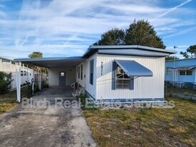 7211 Lofty Dr in Port Richey, FL - Building Photo