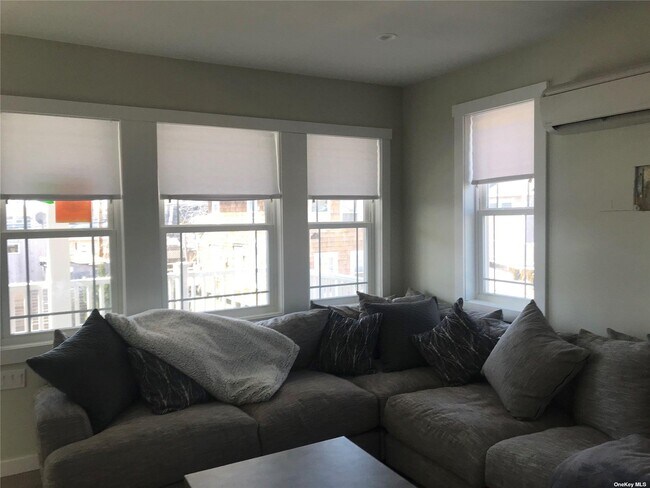 446 Dehnhoff Walk in Islip, NY - Building Photo - Building Photo