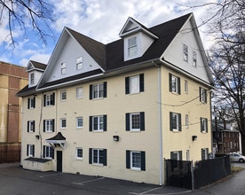 7302 Yale Ave in College Park, MD - Foto de edificio - Building Photo