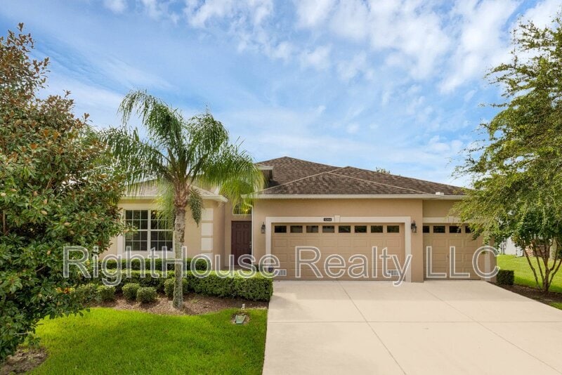 5244 Royce Dr in Mount Dora, FL - Building Photo