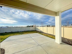 6273 S Binky Ave in Kuna, ID - Building Photo - Building Photo