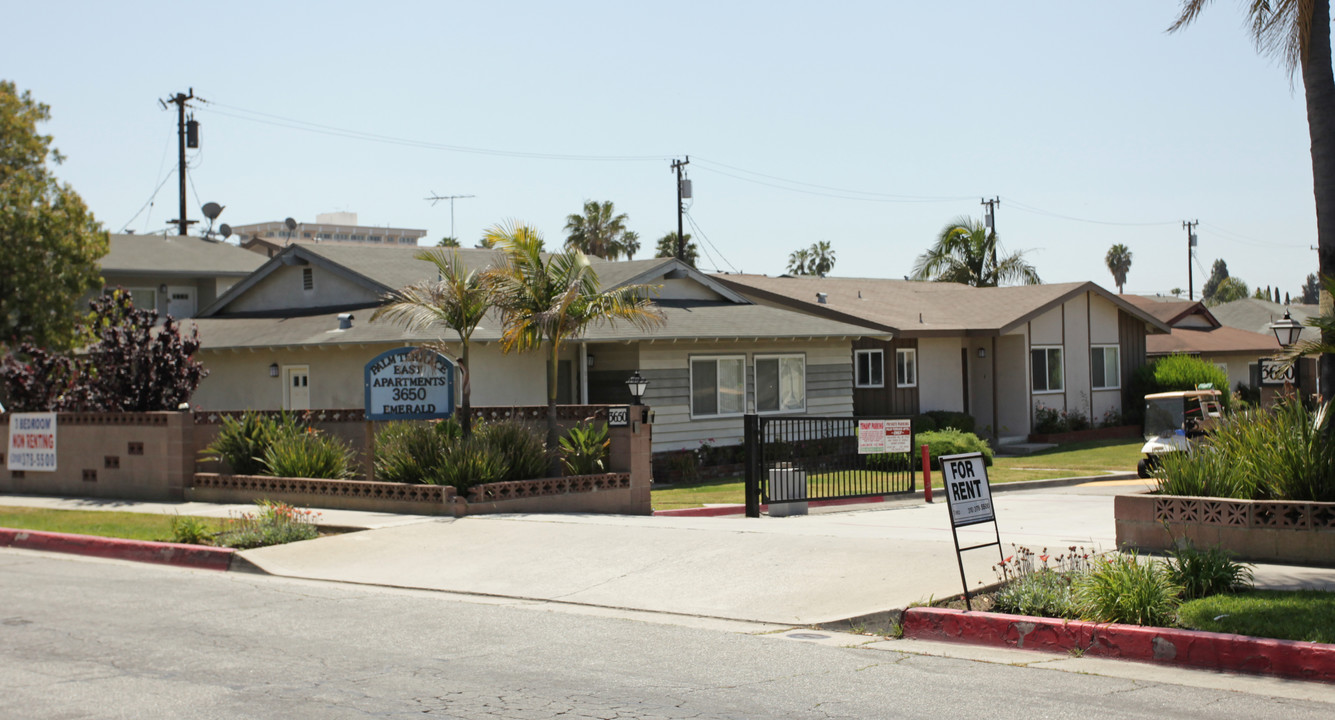 Palm Terrace East in Torrance, CA - Building Photo