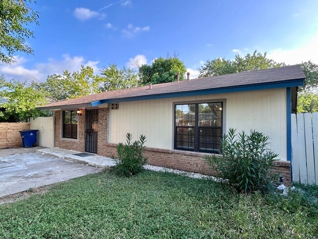 property at 6200 Palm Cir