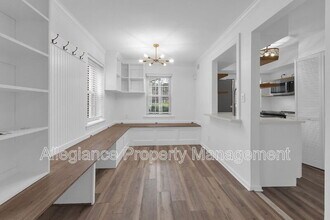 1301 E Abingdon Dr in Alexandria, VA - Building Photo - Building Photo