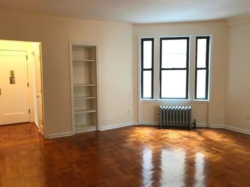 55 W 55th St-Unit -4B in New York, NY - Building Photo