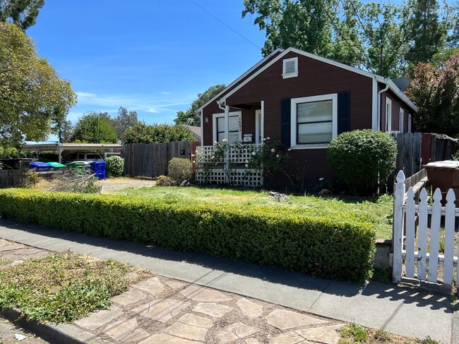 1551 Menlo Ave
