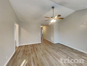 1116 S Hampton Cl in Nashville, TN - Foto de edificio - Building Photo