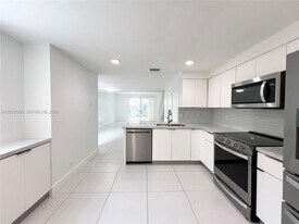 1524 Coronado Rd in Weston, FL - Building Photo